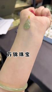 潮宏基 葫芦和田玉吊坠18k金彩金吊坠福禄颈饰送妈妈生日礼物女 预售