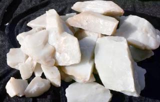 和田玉家族潜力股:山料中的隐秘瑰宝